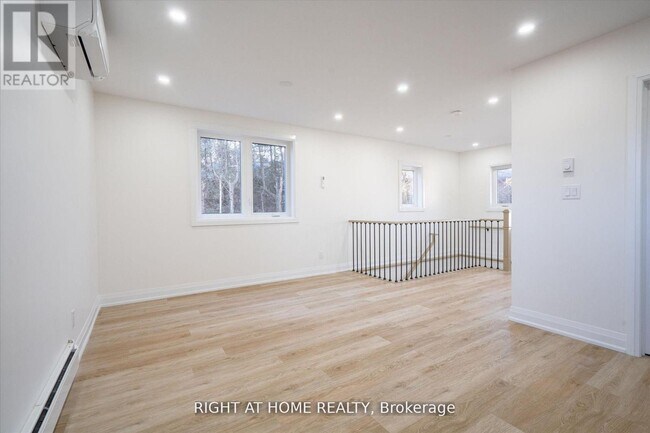 Photo - 809 Helen Crescent