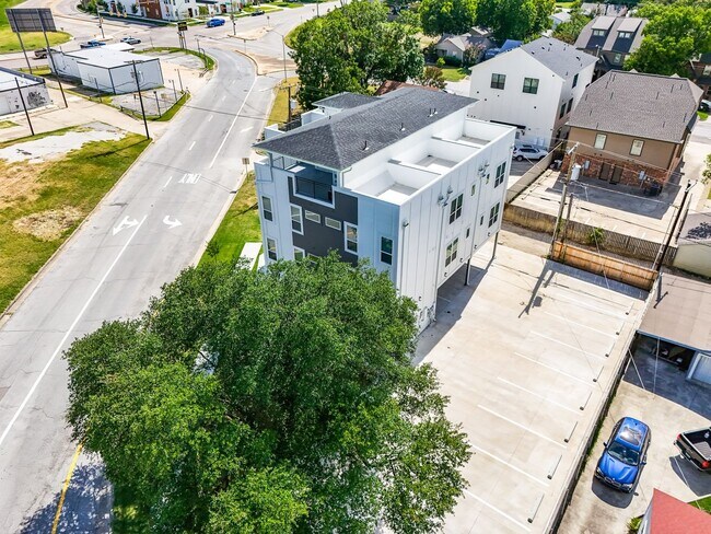 2400 Benbrook Dr Unit 104 2400 Benbrook Dr Unit 104 2028