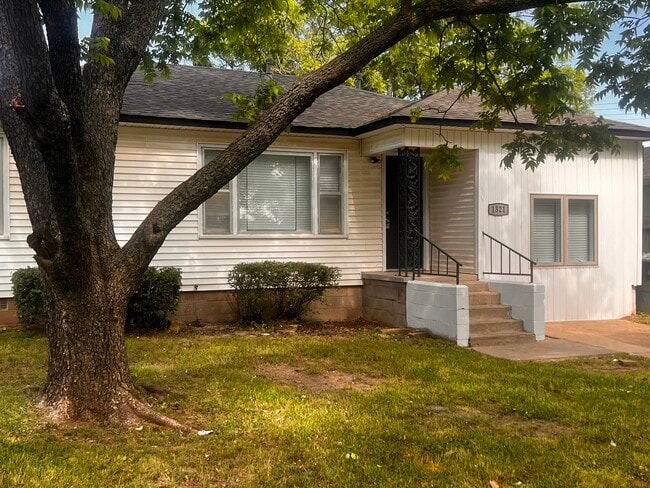 Building Photo - 1321 N 2nd Ave Rental