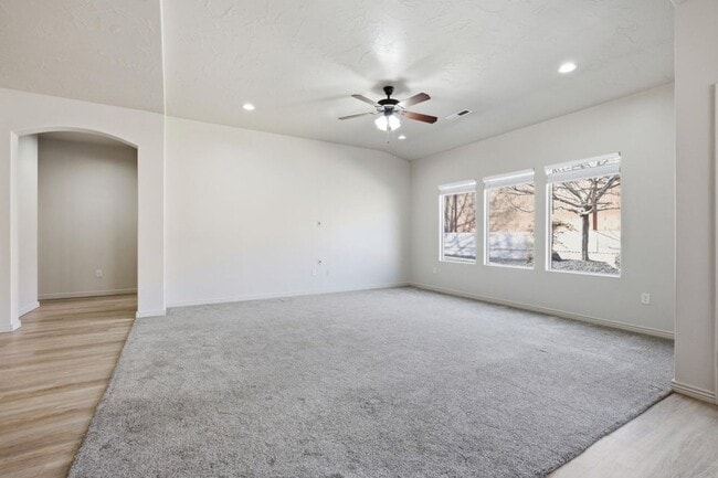Photo - Beautiful Hobble Creek 4 Bed/2 Ba NEW FLOORS & PAINT
