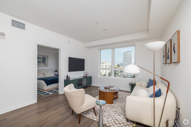 1BR, 1BA - 778SF - Living Room