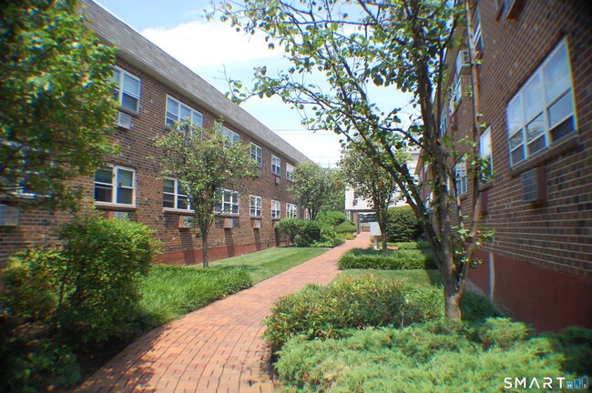 Building Photo - 637 Cove Rd Unit A8