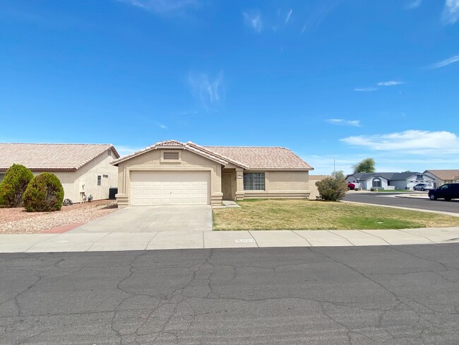 Corner Lot Property 3 bedroom 2 Bath - Corner Lot Property 3 bedroom 2 Bath House