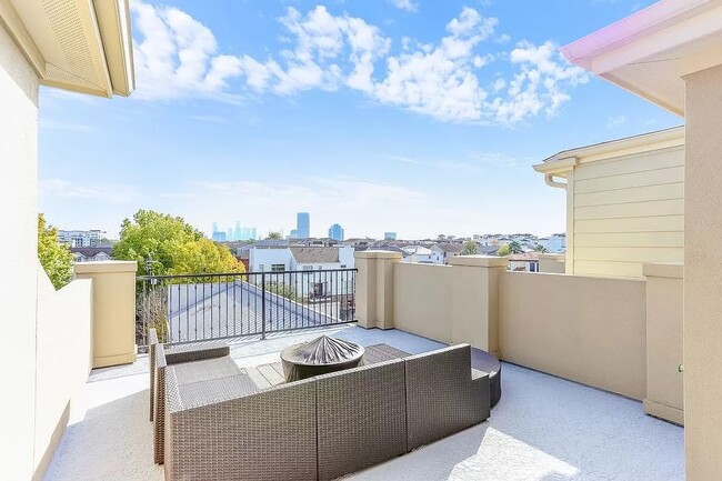 Building Photo - 5309 Blossom St