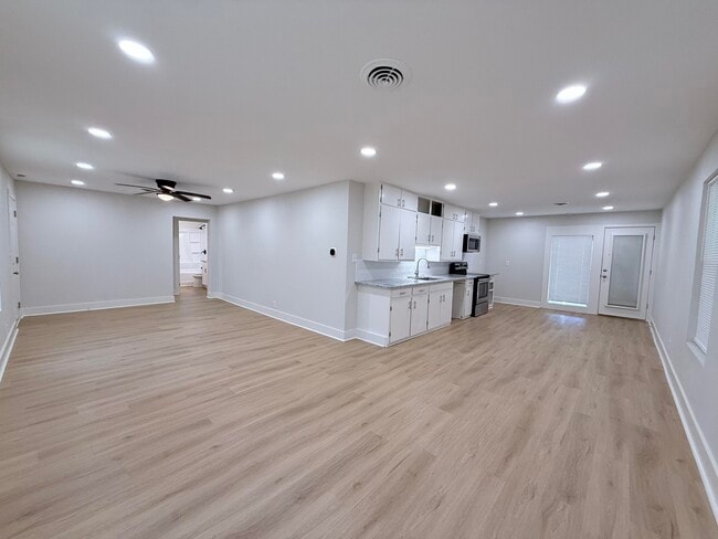 Photo - 414 12th St SE