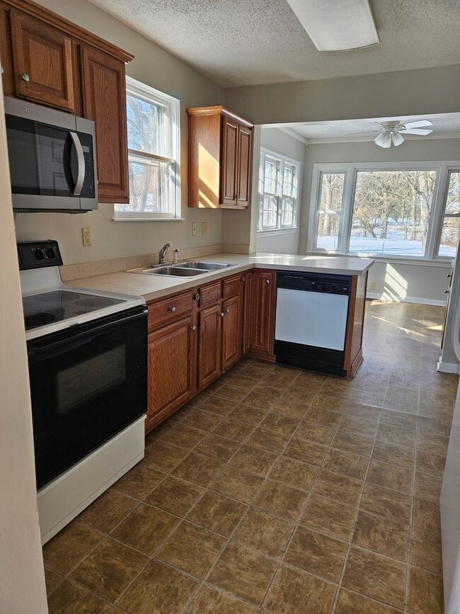 Photo - Large Cape Cod