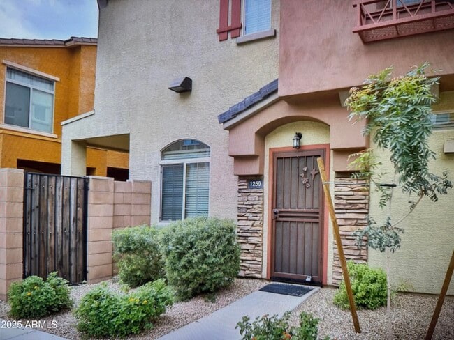 Building Photo - 2150 W Alameda Rd