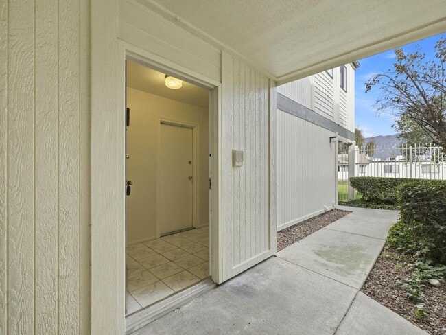 Photo - 10512 Sunland Blvd