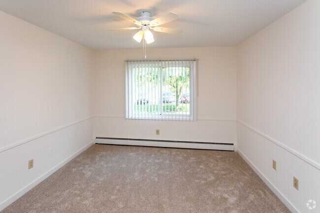 1BR, 1BA - 825SF (Wood floors this unit only)