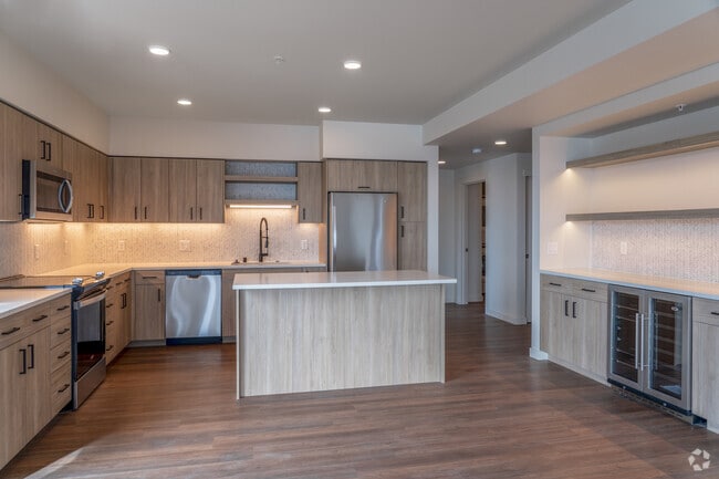 Penthouse, 2BA, 1331SF - Kitchen