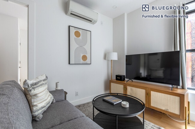 Photo - 236 W 10th St Unidad FL4-ID1334