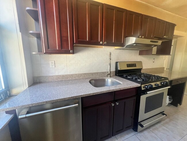 Photo - 553 Undercliff Ave Unidad 14