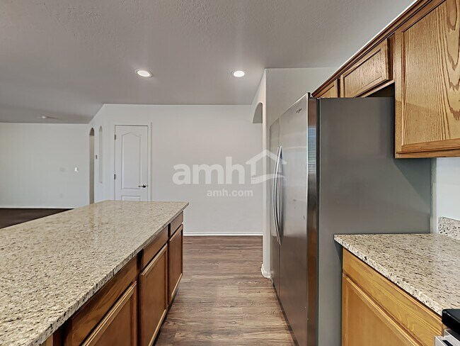 Photo - 23681 W La Salle St