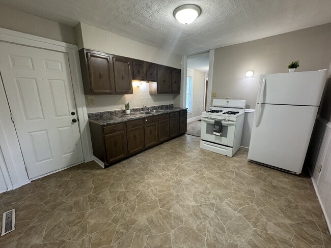 Photo - 201 Eastman Ave