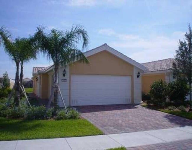 Building Photo - 11824 Delfina Ln