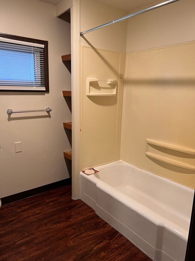 Photo - 123 E Broadway Ave Unidad 123 1/2 E Broadway Ave.