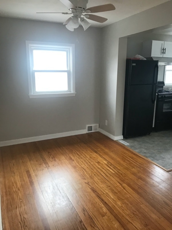 Photo - 119 W Oakdale Dr