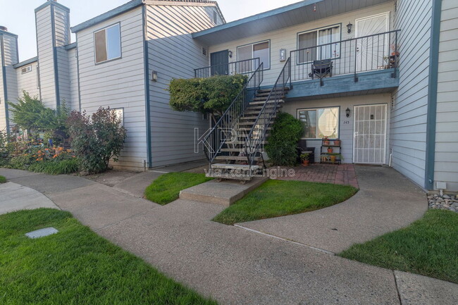 Building Photo - 445 Almond Dr Unit Apt 144