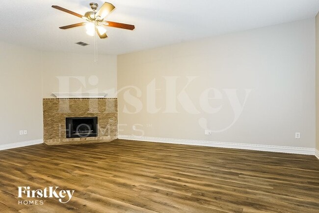 Photo - 401 Deer Lake Dr
