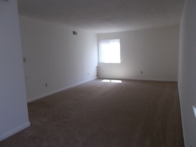 Photo - Oakland Square Apartments, Hampton Unidad 320 E. Mercury Blvd #80