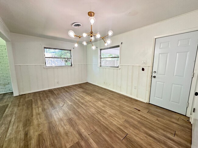 Photo - CHARMING REMODELED HOME IN SOUTHERN HILLS