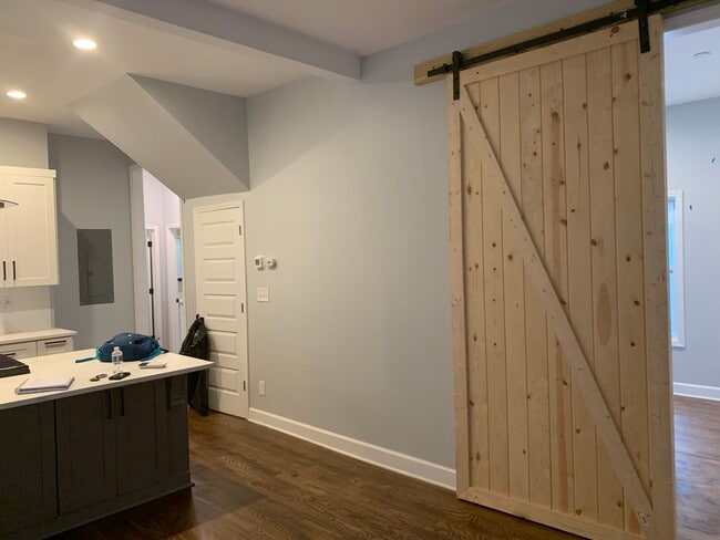 Photo - 184 Laurel Ave SW