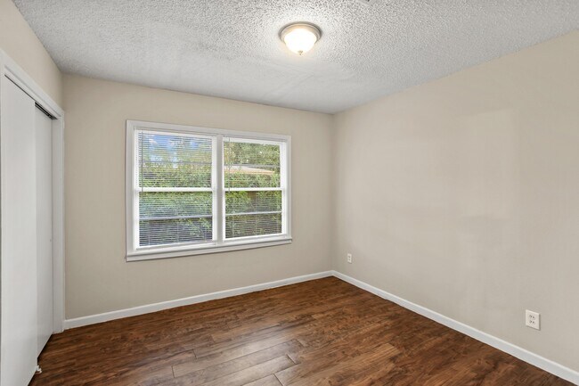 Photo - 410 22nd Ave N