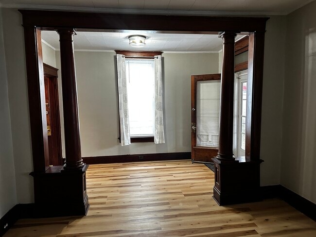 925 Walnut St.