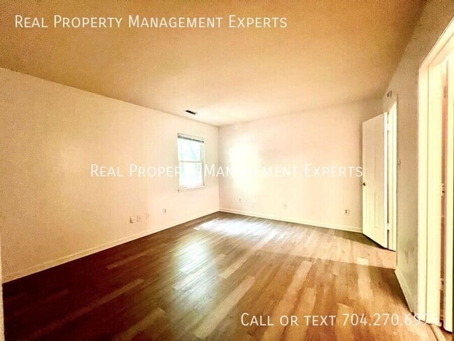 Photo - 723 Cricketwood Ln