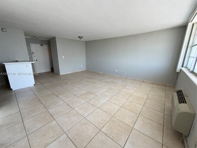 Photo - 5313 Collins Ave Unit 1008