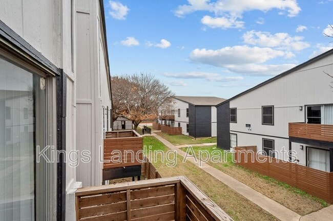 Photo - 306 Kings Way Dr