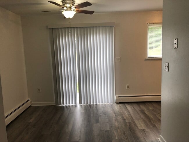 Spacious 2 Bedroom Townhouse - Spacious 2 Bedroom Townhouse Unit L-03