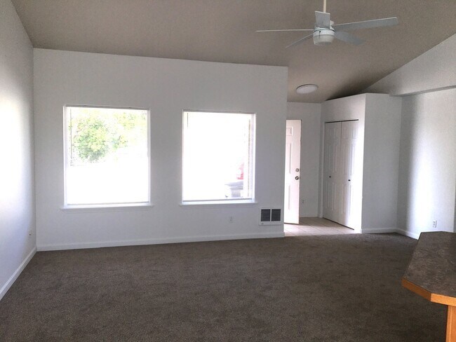 505 W 3rd Ave Unit 2