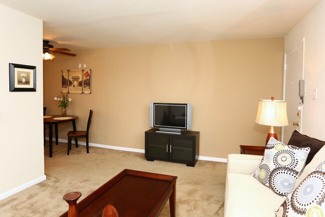 Photo - Presidential Square Apartments