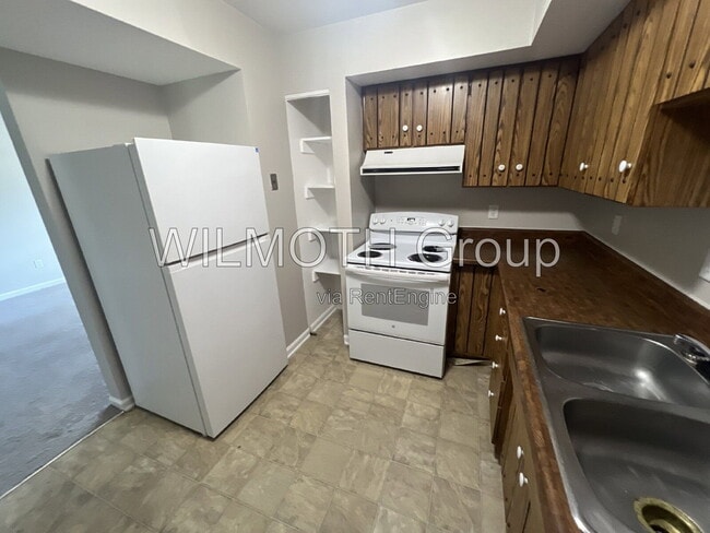 Photo - 1310 Millerwood Dr Unit 2