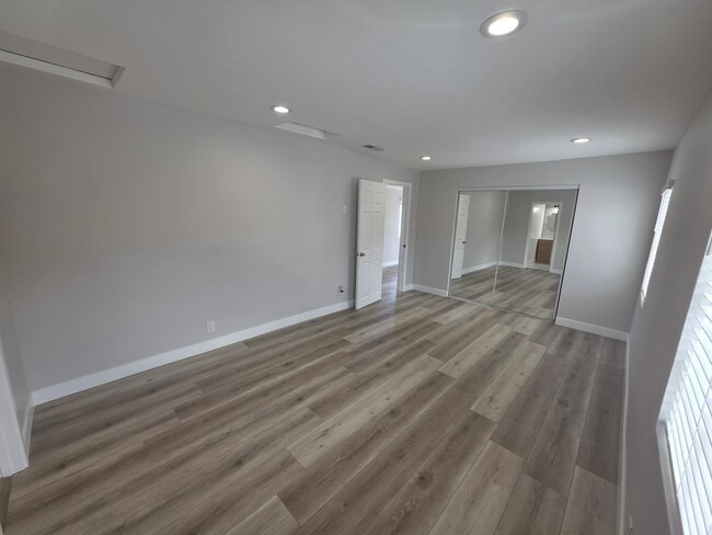 Photo - 10303 Arminta St