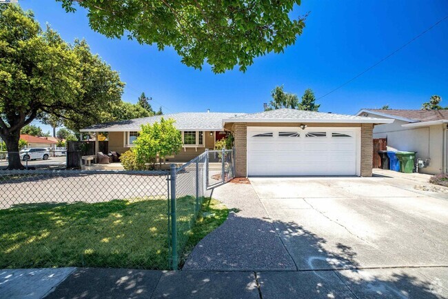 Building Photo - Renovated 4-bedroom, 2-bath home in Fremont!