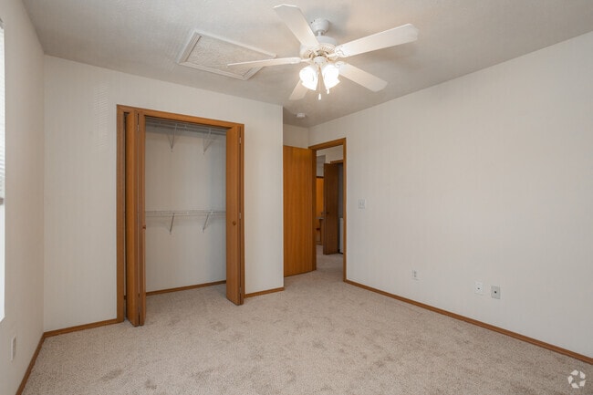 Photo - Carisbrooke Apartments
