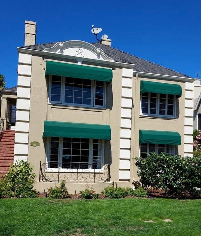 Building Photo - Charming & Spacious 3BR/2BA Lower-Level Ho... Rental