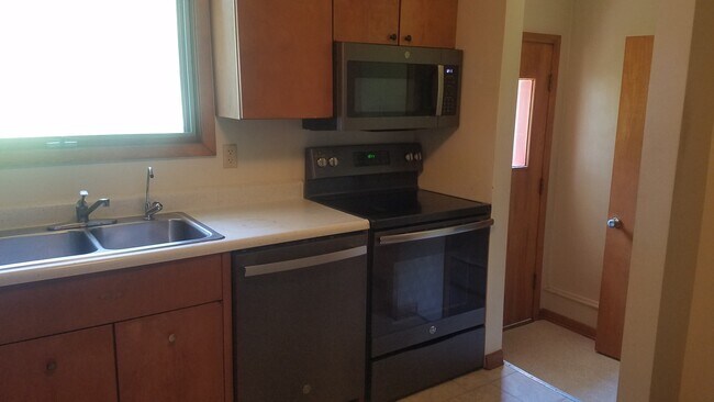 Kitchen - 837 NE 1st St