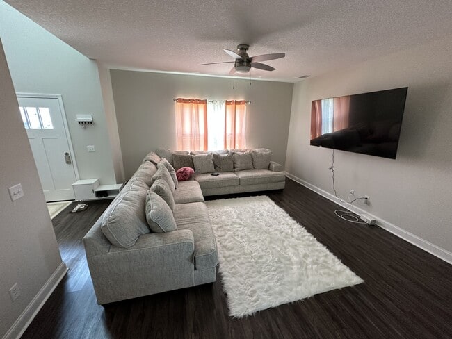 Photo - 544 Abode Ave