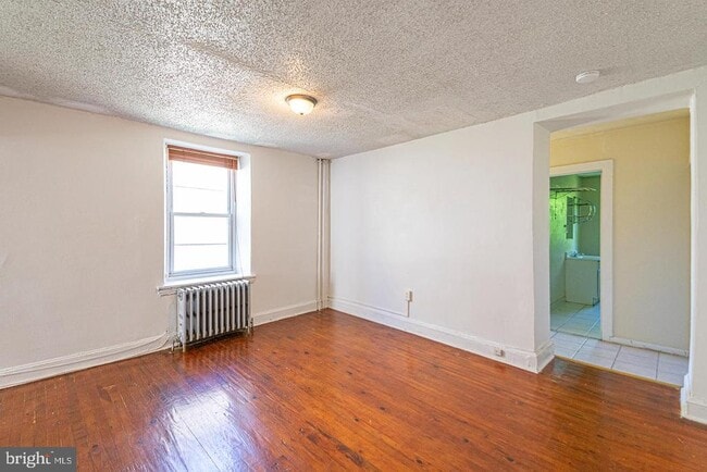 Building Photo - 3719 Calumet St Unit 2 Rental