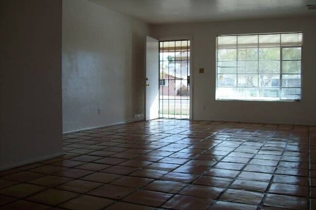 Photo - **Spacious 4 Bedroom Home in the Heart of Tempe!**