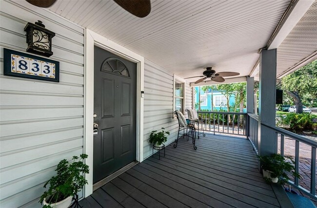 Photo - 833 1st St NE