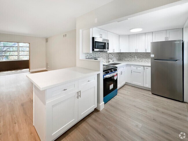 Building Photo - 2213 NE 1st Ct Rental