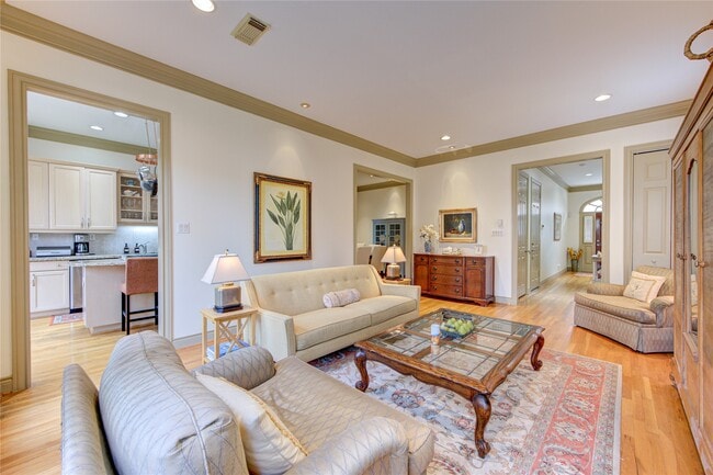 Photo - 6811 Staffordshire Blvd