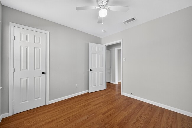 Photo - 6741 Feldspar St