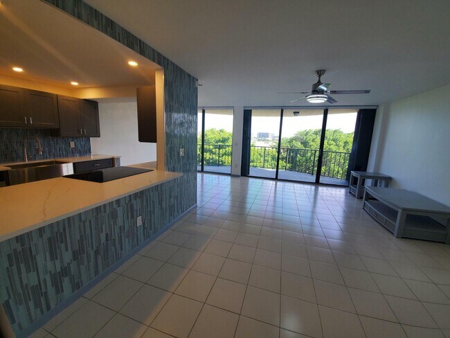 Photo - 859 Jeffery St Unit 509