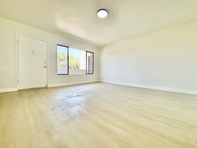 Photo - 700 Glenway Dr Unit 6