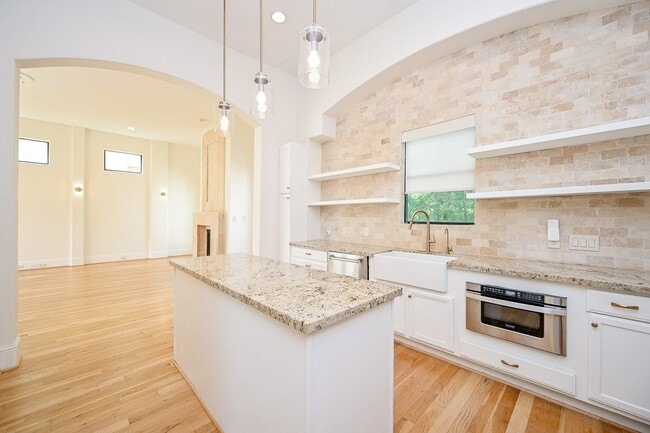 Photo - 1825 W 24th St